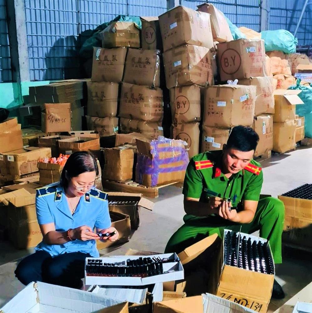 Bắc Giang: Tạm giữ số lượng lớn sản phẩm làm đẹp không rõ nguồn gốc tại một doanh nghiệp ở Tân Yên